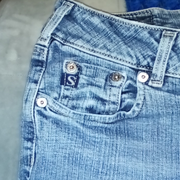 Jeans - Picture 2 of 9